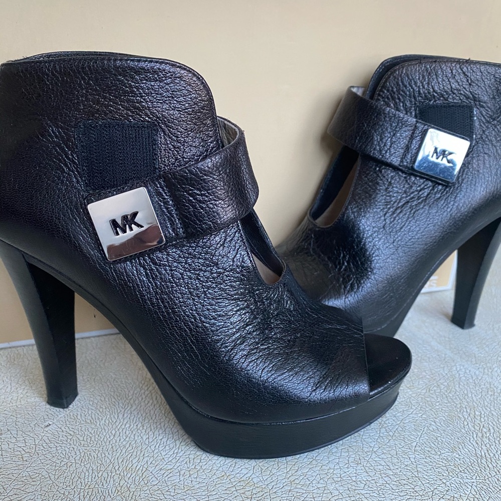 MK heels size 7